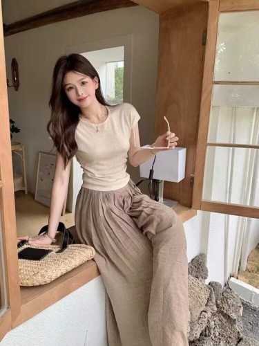 Slim, flesh-covering casual suit, summer dress for women, gentle style, street-style breasts, short-sleeved T-shirt, wide-leg skirt, pants, two-piece set