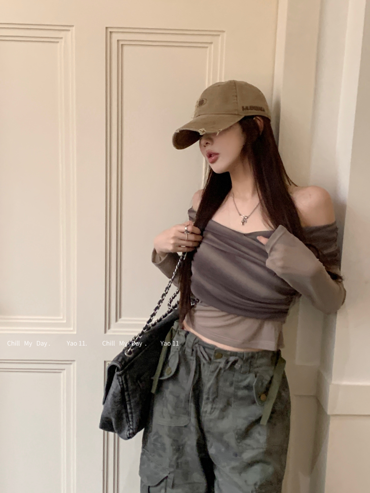 Real shot of hot girl style crossover one-shoulder gradient mesh long-sleeved T-shirt with slight translucency, slim fit and midriff-baring top