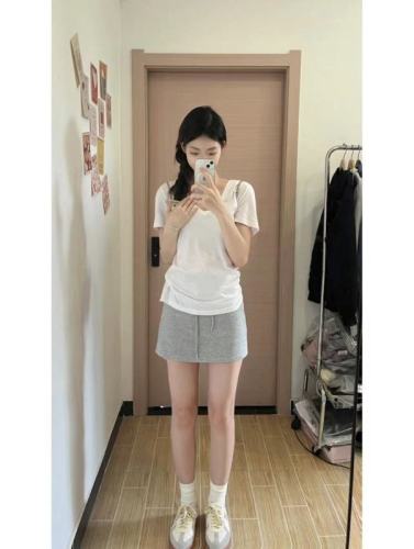 White right-shoulder short-sleeved T-shirt for women in summer, casual, simple, versatile top, slim inner layer, bottoming shirt + skirt set