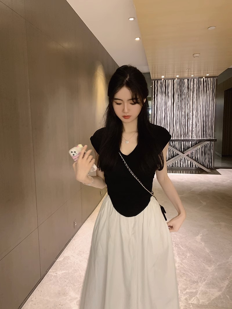Internet celebrity style pure lust style V-neck slimming short-sleeved T-shirt