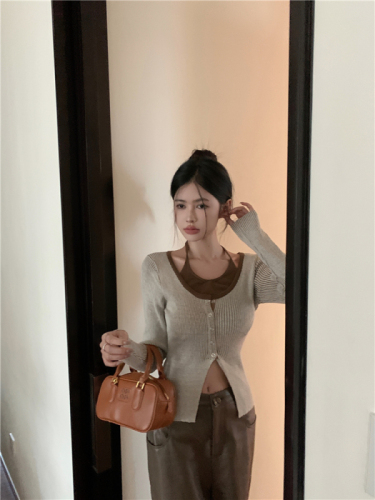 Real shot of fake two-piece halter neck long-sleeved sweater for women with autumn design slit slim fit top
