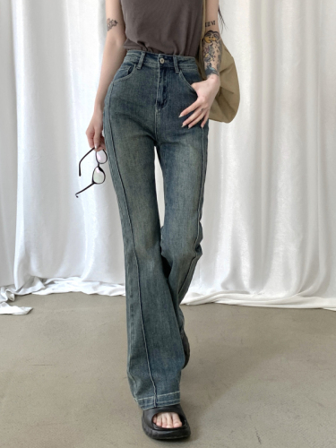 Actual shot of high-waisted spliced ​​slimming and versatile stretchy bootcut jeans