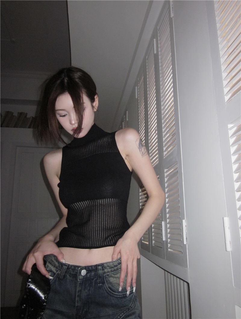Real shot of design temperament hollow high collar knitted sleeveless high-end pure lust knitted top for women