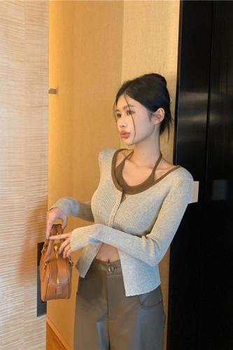Real shot of fake two-piece halter neck long-sleeved sweater for women with autumn design slit slim fit top