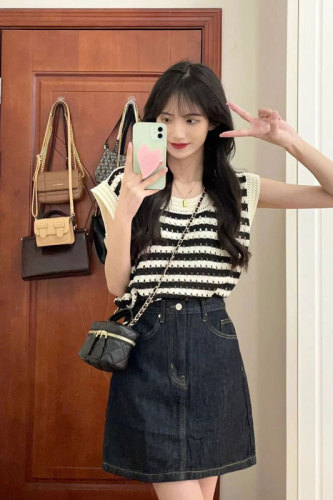 Internet celebrity cool salt-style outfits for little ladies, light and mature Hong Kong style tops, denim skirts, two-piece suits for women, summer