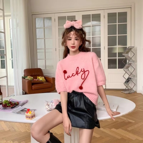 Hemp ball knitted short-sleeved women's French fashion ins niche casual top + black shorts two-piece set