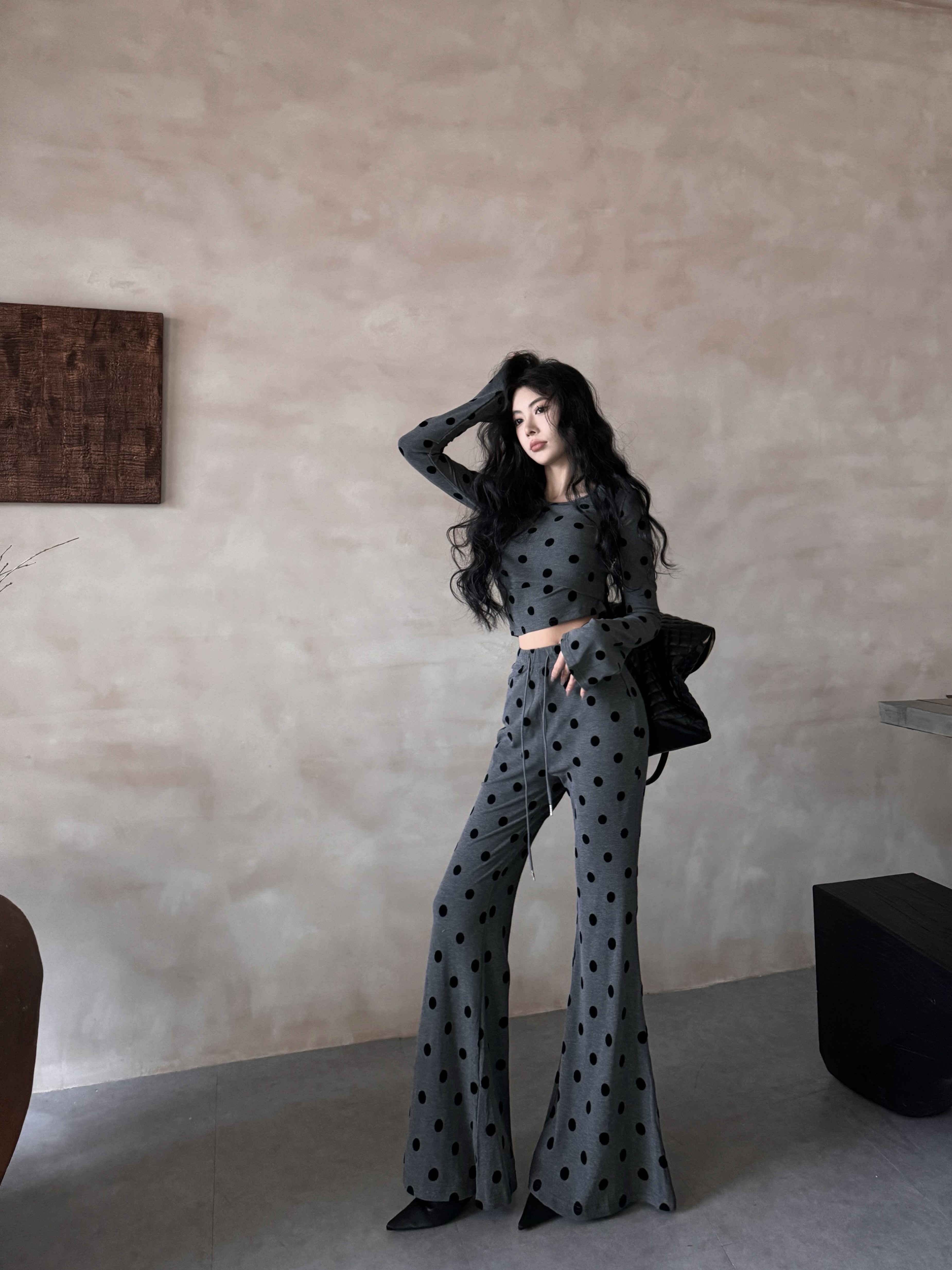 Actual shot of the new round-neck long-sleeved T-shirt top design with polka-dot casual pants suit