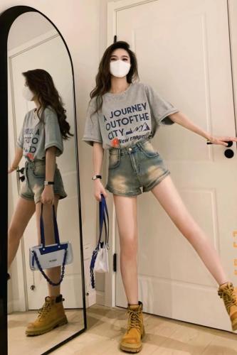 Gray short-sleeved T-shirt, denim shorts two-piece set, Hong Kong style petite sweet girl’s age-reducing cool salt style outfit set