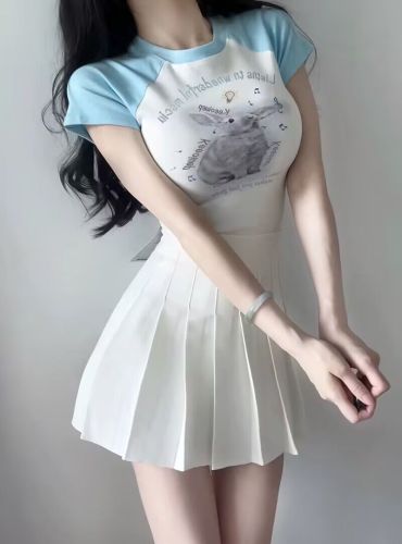 Street-breaking age-reducing fashion suit for women, summer short-sleeved T-shirt top, pleated skirt, lively and playful two-piece set