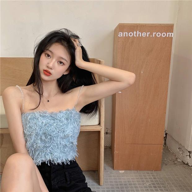 外穿珍珠鏈條吊帶洋氣毛絨小背心新款休閒少女感短款無袖內搭上衣