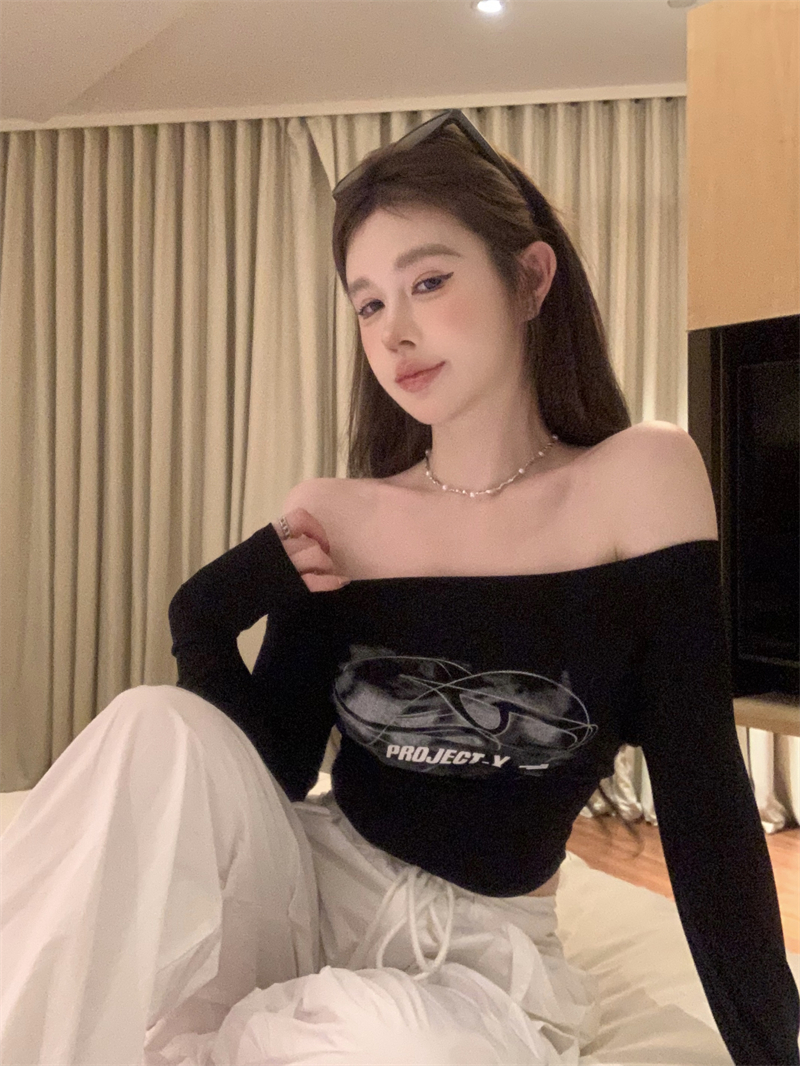 實拍 一字肩純欲修身長袖短T恤女春時尚印花露腰顯瘦上衣