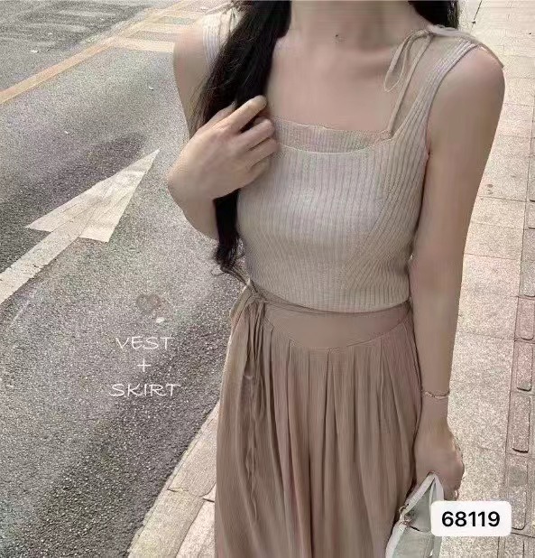 Summer new Korean style Xiaoxiang gentle tea-style top fake two-piece camisole
