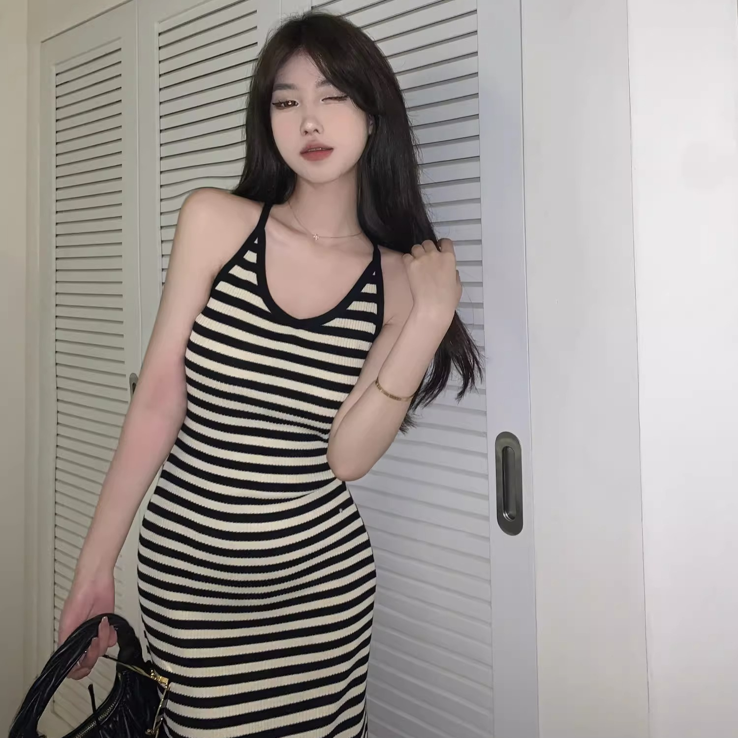 辣妹穿搭條紋吊帶針織連衣裙夏季女裝法式露背修身顯瘦包臀長裙子