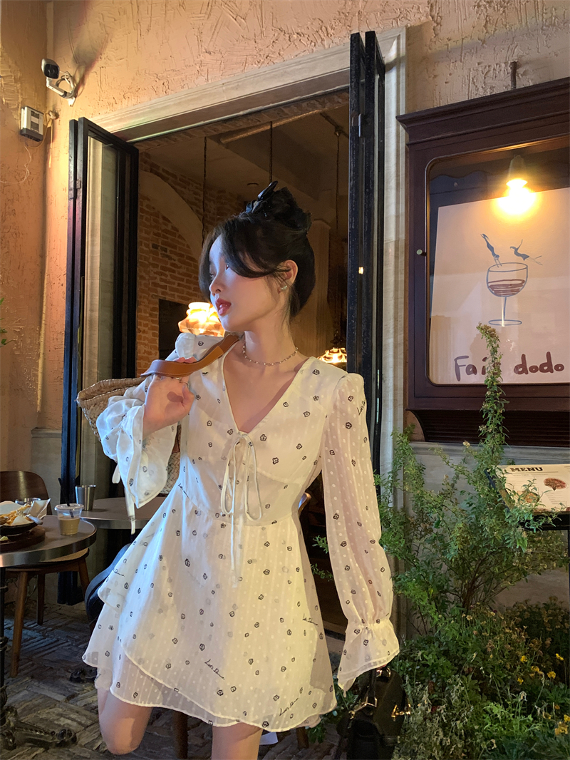 實拍#法式溫柔風不規則碎花連衣裙女V領顯瘦修身長袖A字短裙