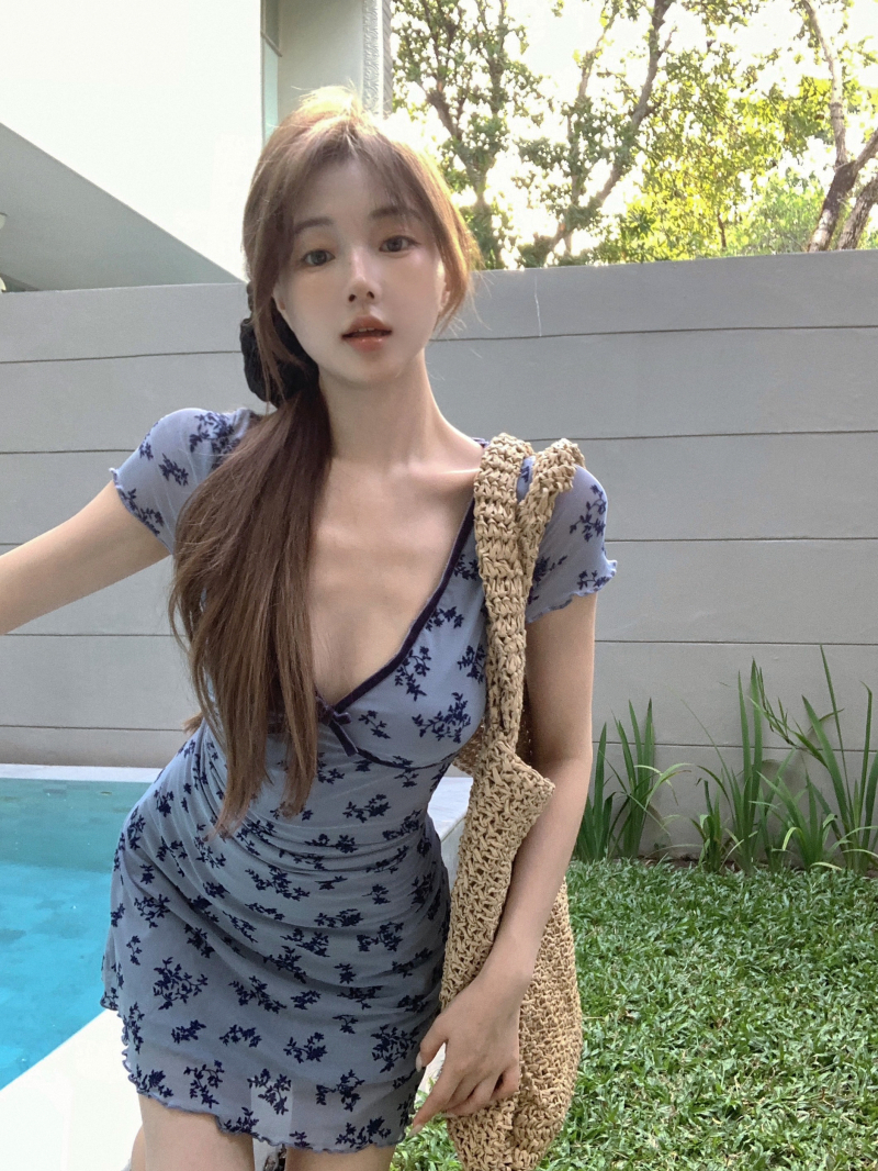 Real shot of retro deep v floral dress women's waist slimming slim a-line skirt short skirt