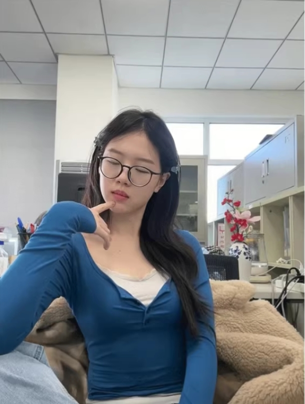 胖mm純欲辣妹風藍色假兩件上衣女春季新款修身顯瘦打底衫T恤