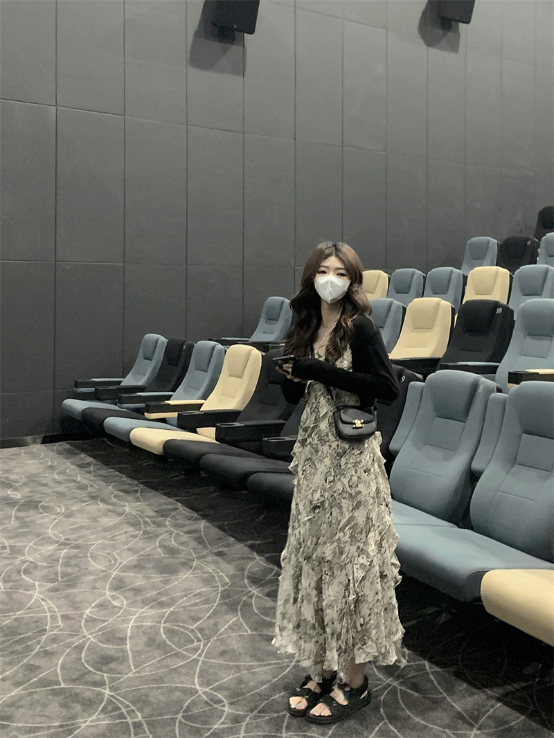 實拍#法式小眾設計感水墨畫木耳邊吊帶顯瘦連衣裙+開衫兩件套