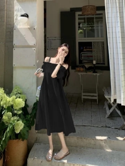 甜辣一字肩吊帶連衣裙女夏季新款溫柔風海邊度假寬鬆顯瘦中長裙子