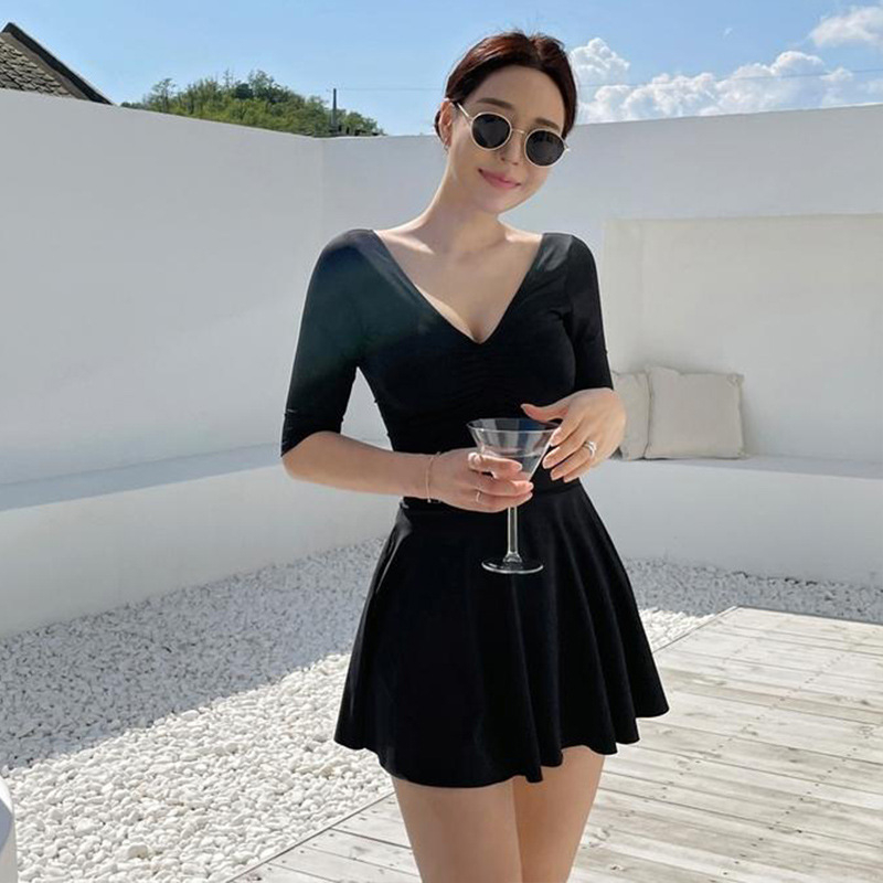 泳衣女夏連體裙式遮肚顯瘦小胸聚攏2024新款保守學生黑色短袖泳裝