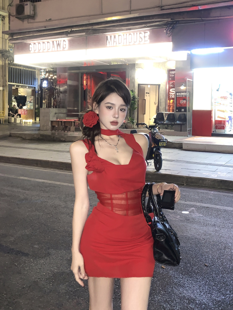 實拍~酒心玫瑰設計感盪領吊帶連衣裙