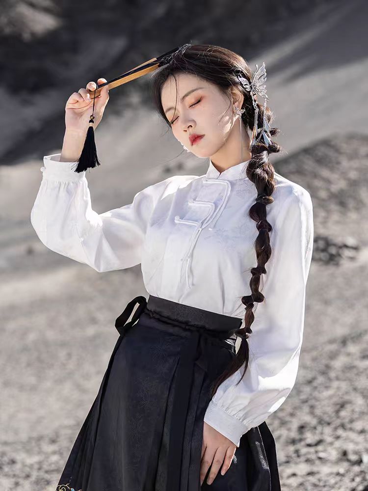 十三餘小豆蔻兒墨白春季新款新中式日常馬面裙搭配的上衣襯衫女