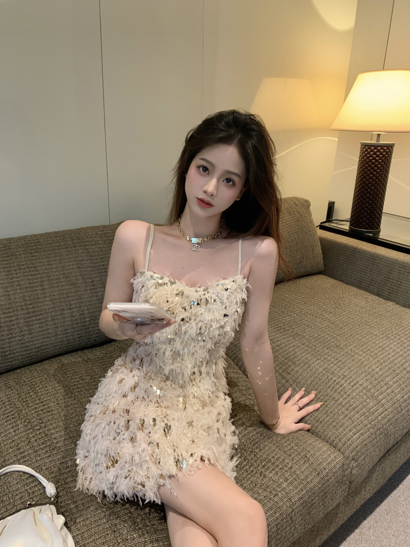 性感短款生日party小禮裙氛圍感亮片裙氣質小眾a字吊帶連衣裙春夏