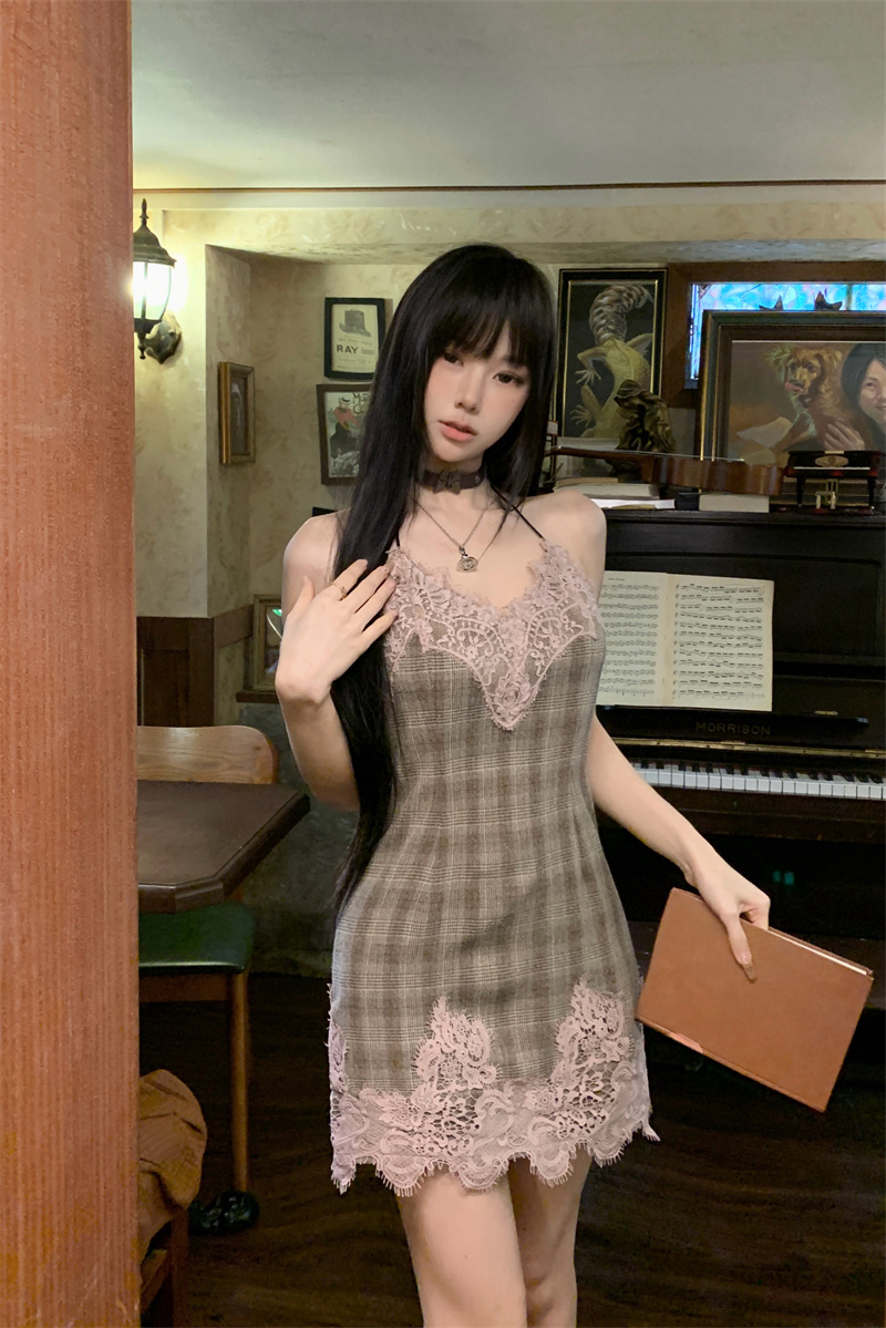 實拍 與惡魔有約 格紋收腰蕾絲掛脖連衣裙女