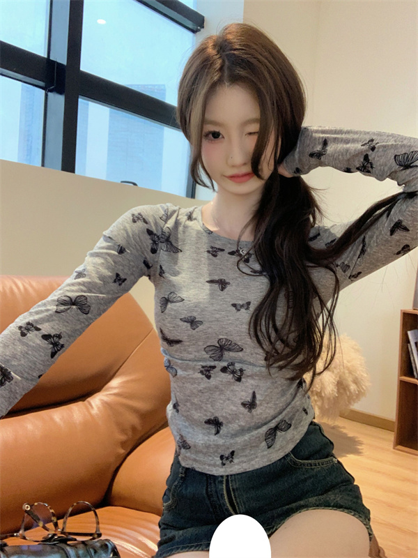 Actual shot of the new butterfly print round neck versatile slimming T-shirt
