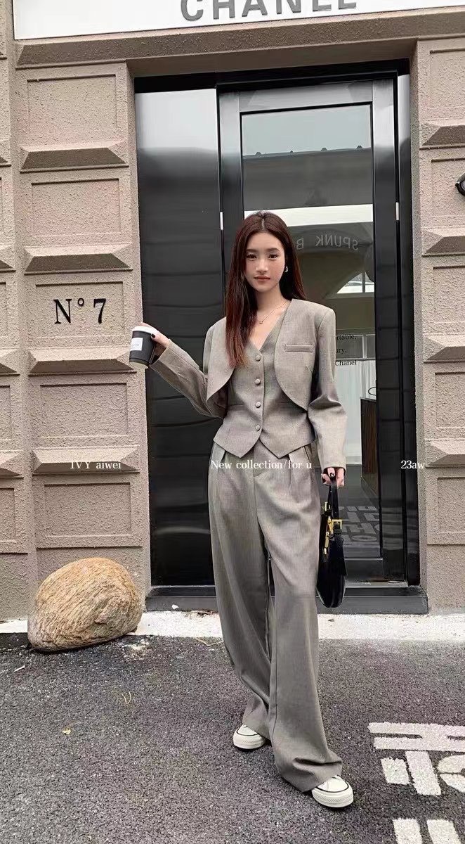 高級感法式西裝三件套女2024年春季新款短款西服+馬甲襯衫+直筒褲