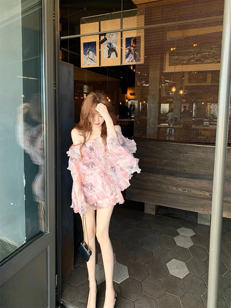 DoggyQin 滿馥郁幽香/碎花套裝女秋季一字肩雪紡衫高腰短褲兩件套