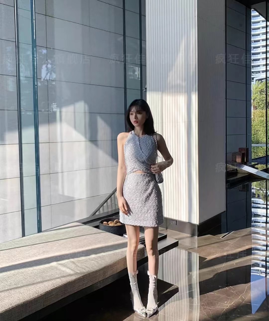 林夏夏亮閃露肩連衣裙女輕奢高端精緻小眾氣質性感甜辣妹包臀裙子