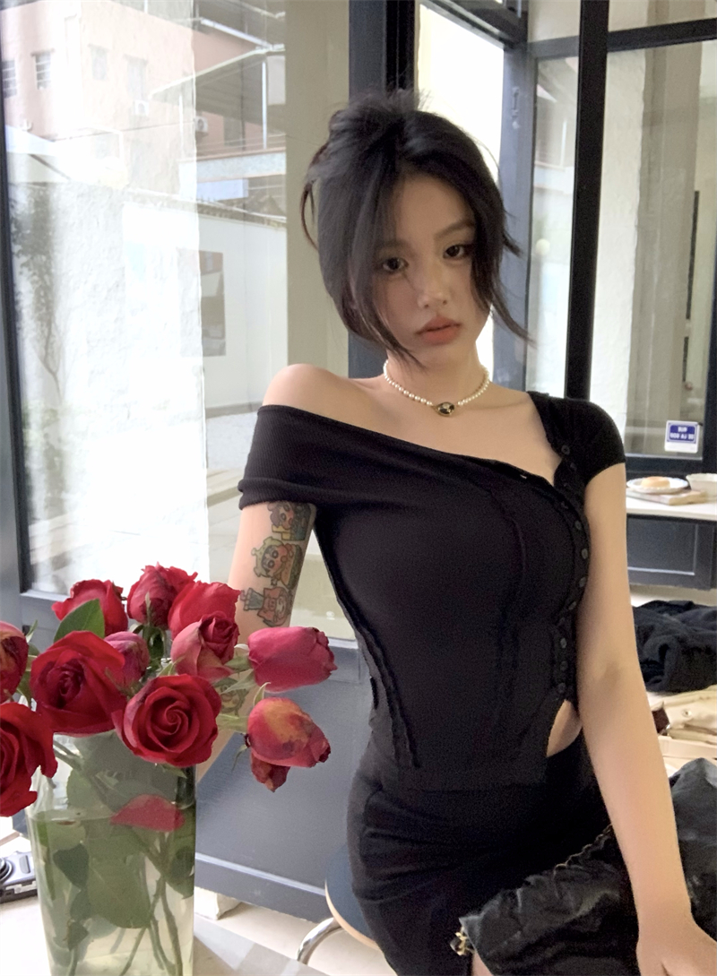 實拍~紐扣斜肩拼接短袖T恤女設計感小眾修身辣妹上衣