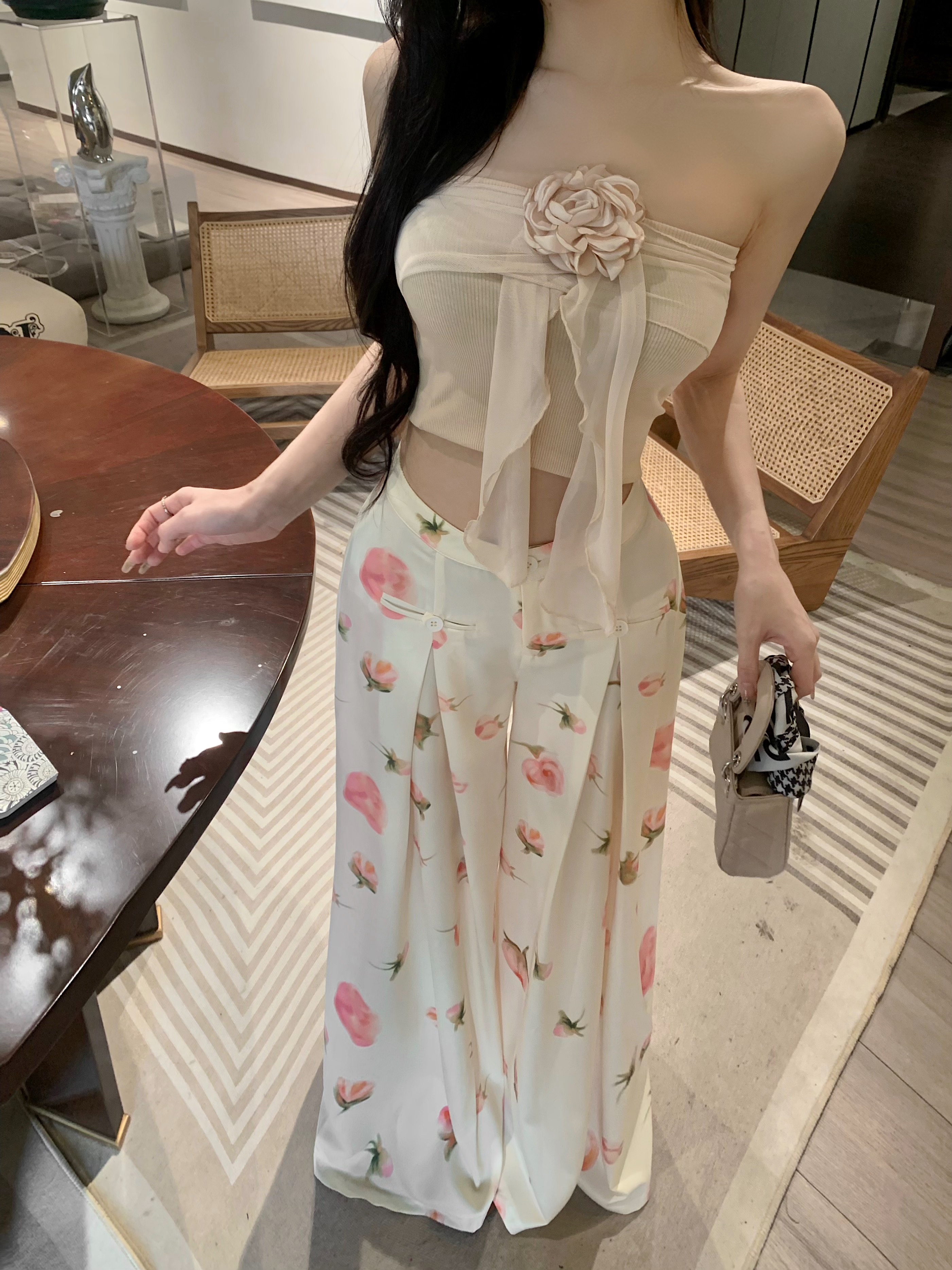 實拍~性感辣妹立體花朵外穿抹胸上衣+垂感高腰印花寬鬆闊腿褲