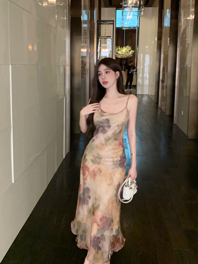 Actual shot of Dear Cecilia, bright classic oil painting style pleated bias-cut waist slimming dress