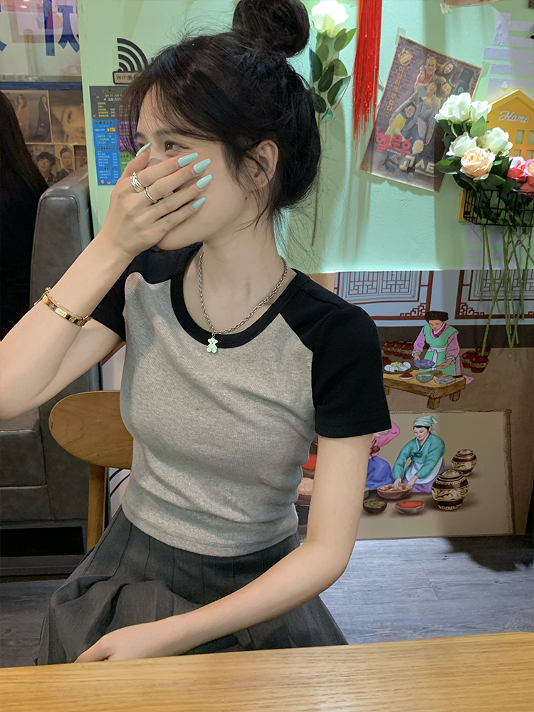 宋小恩女裝正肩短款t恤女短袖黑色拼接緊身上衣夏裝修身體恤