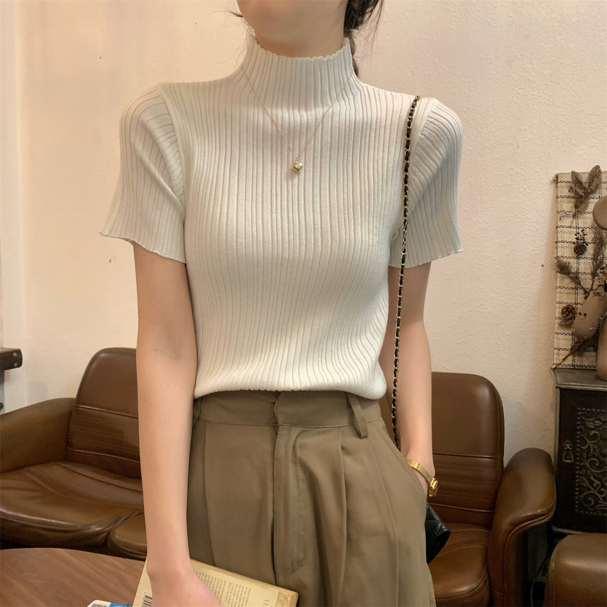 Actual shot of spring and summer Korean style half turtleneck, solid color pit strip design andy velvet knitted short-sleeved top