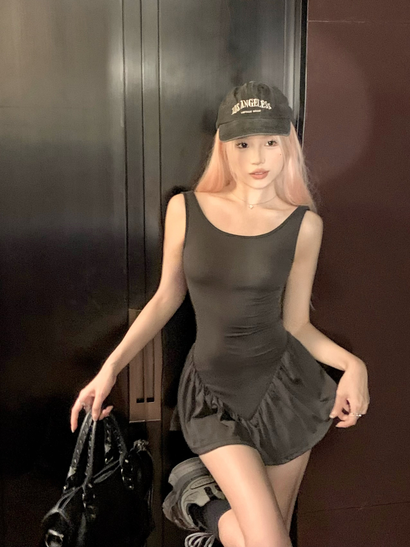 Actual shot of Pure Desire ballet style suspender dress French niche retro slim fit short skirt