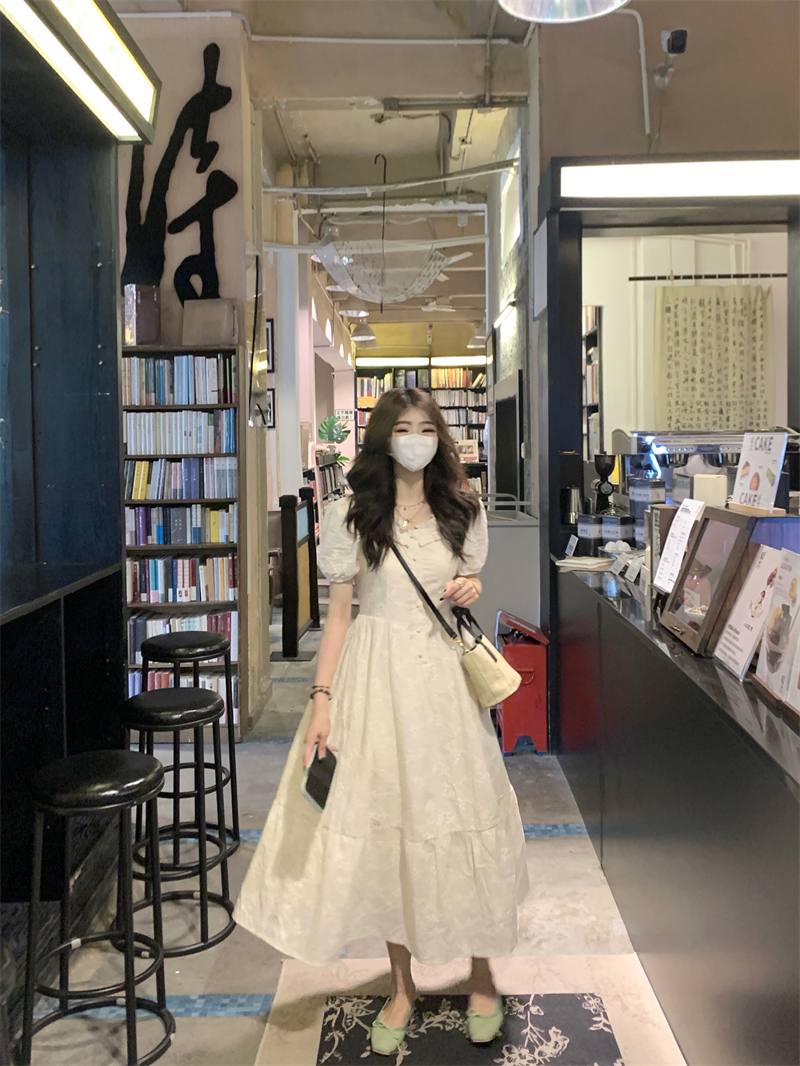 實拍#法式復古重工刺繡米色溫柔仙女連衣裙顯瘦花邊領長裙女