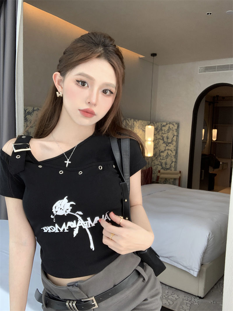 設計感斜肩白色印花短袖針織女裝夏季修身短款別致小眾甜辣妹上衣