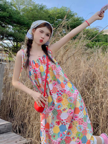 Floral suspender dress for women's summer vacation new style sweet and age-reducing unique and good-looking spliced ​​lace mid-length skirt