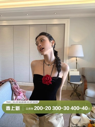 DULA好好家 辣妹花朵抹胸背心女早春2024年新款性感外穿短款上衣