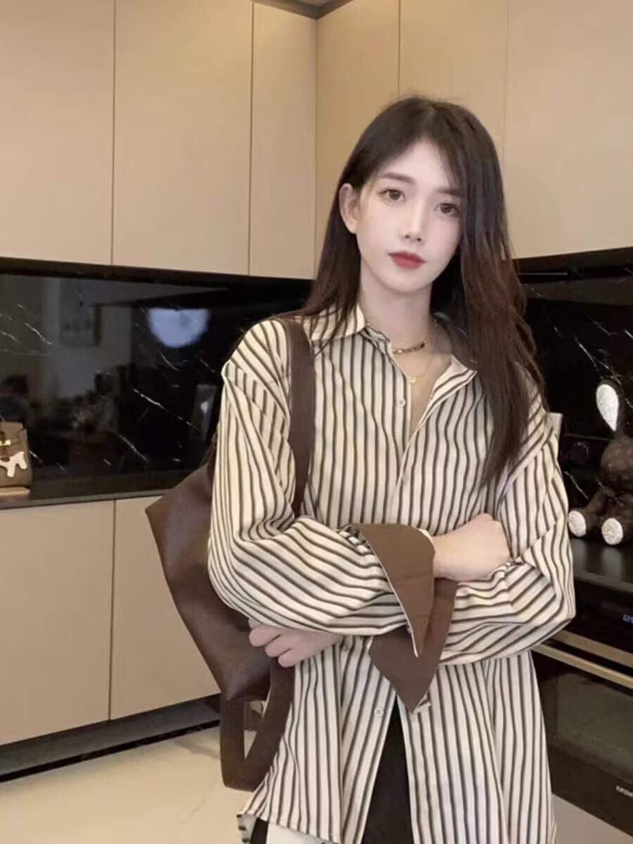 2024年早春裝新款豎條紋襯衫女長袖設計感小眾復古港味疊穿襯衣女