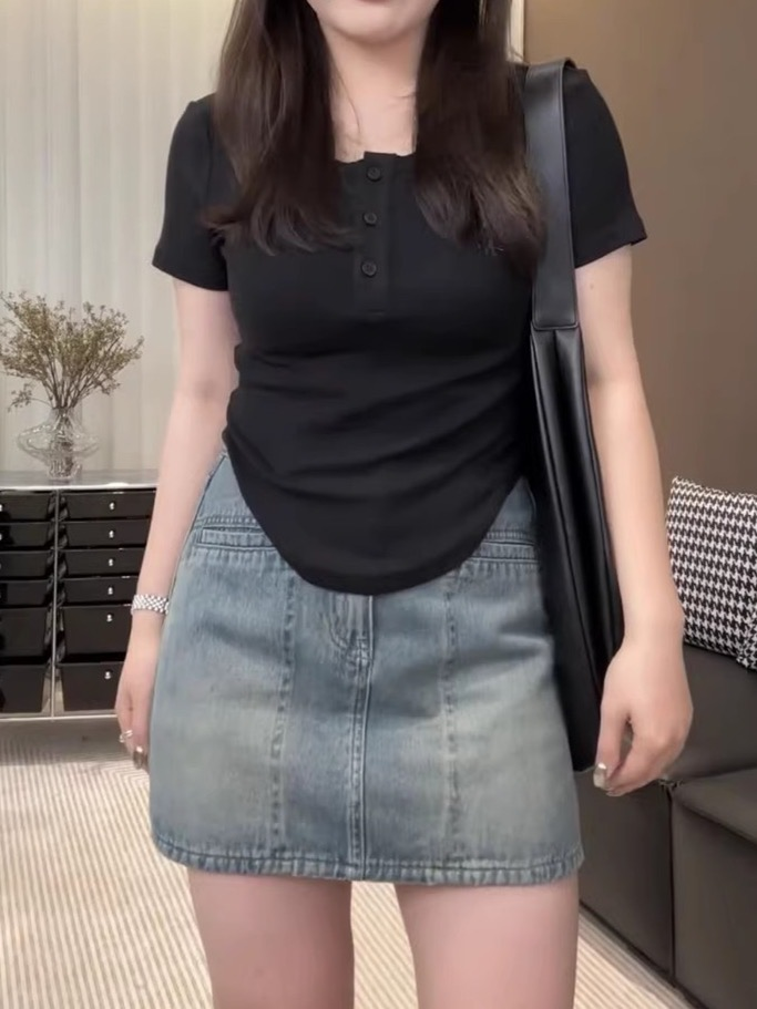 大碼女裝短袖T恤女夏季設計感顯瘦百搭不規則紐扣打底衫上衣