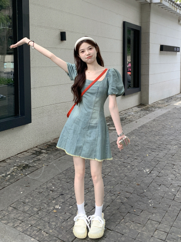 Real shot of retro square neck puff sleeve denim dress for women 2024 spring and summer new slimming skirt for small people