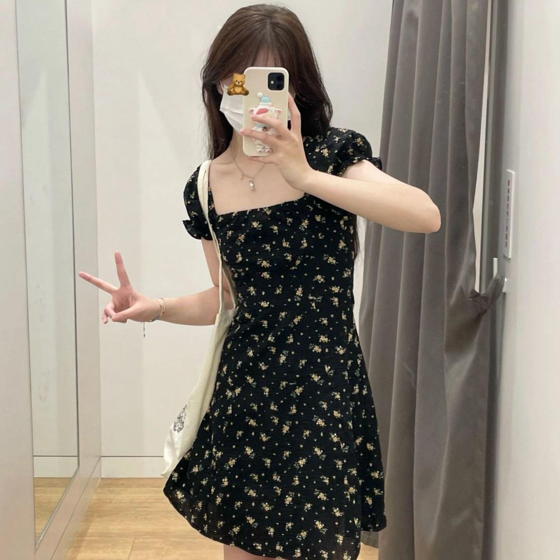 赫本風優雅法式黑色碎花連衣裙女夏收腰方領短袖開叉泡泡袖茶歇裙