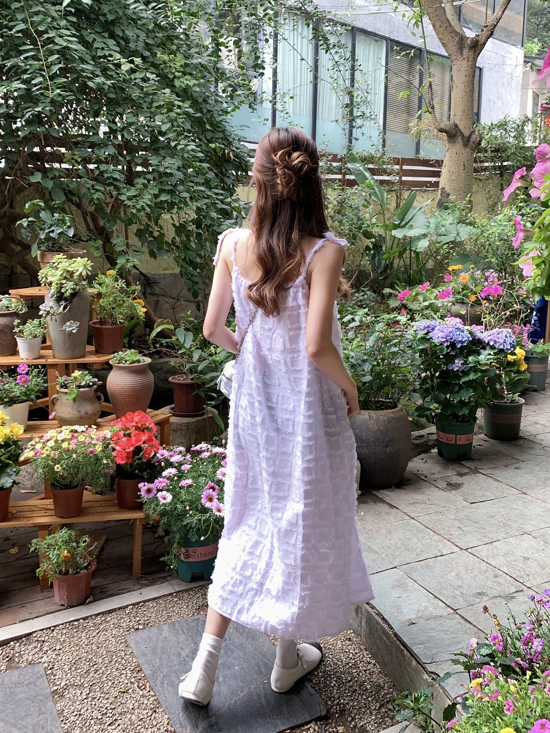 實拍 白色吊帶連衣裙女春夏新款流蘇格子溫柔顯瘦氣質過膝長裙