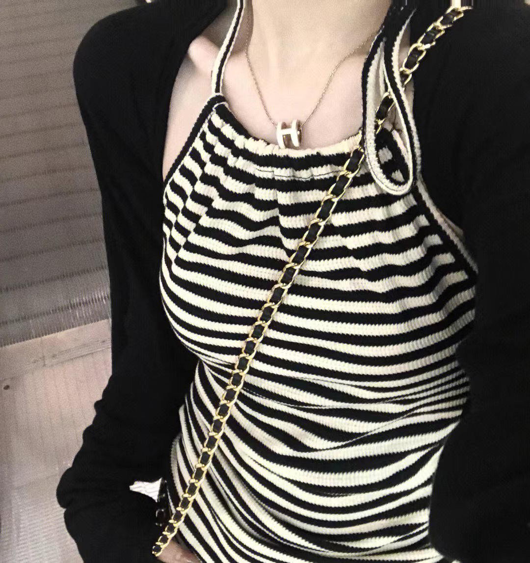 法式甜辣條紋性感掛脖連衣裙女2024夏新款洋氣內搭無袖吊帶裙ins