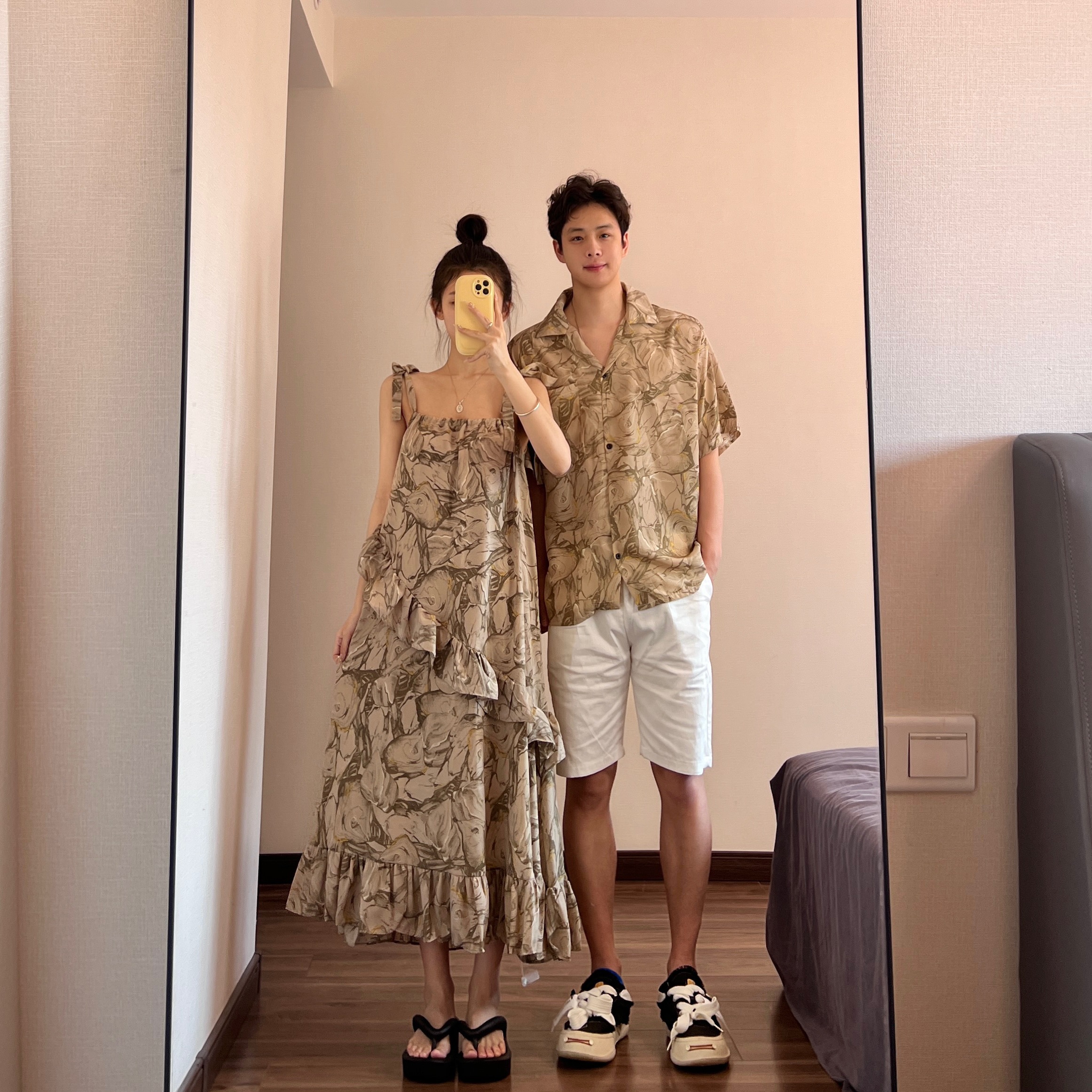 實拍#情侶裝海邊度假碎花吊帶連衣裙女夏季寬鬆襯衫裙子一衣一裙