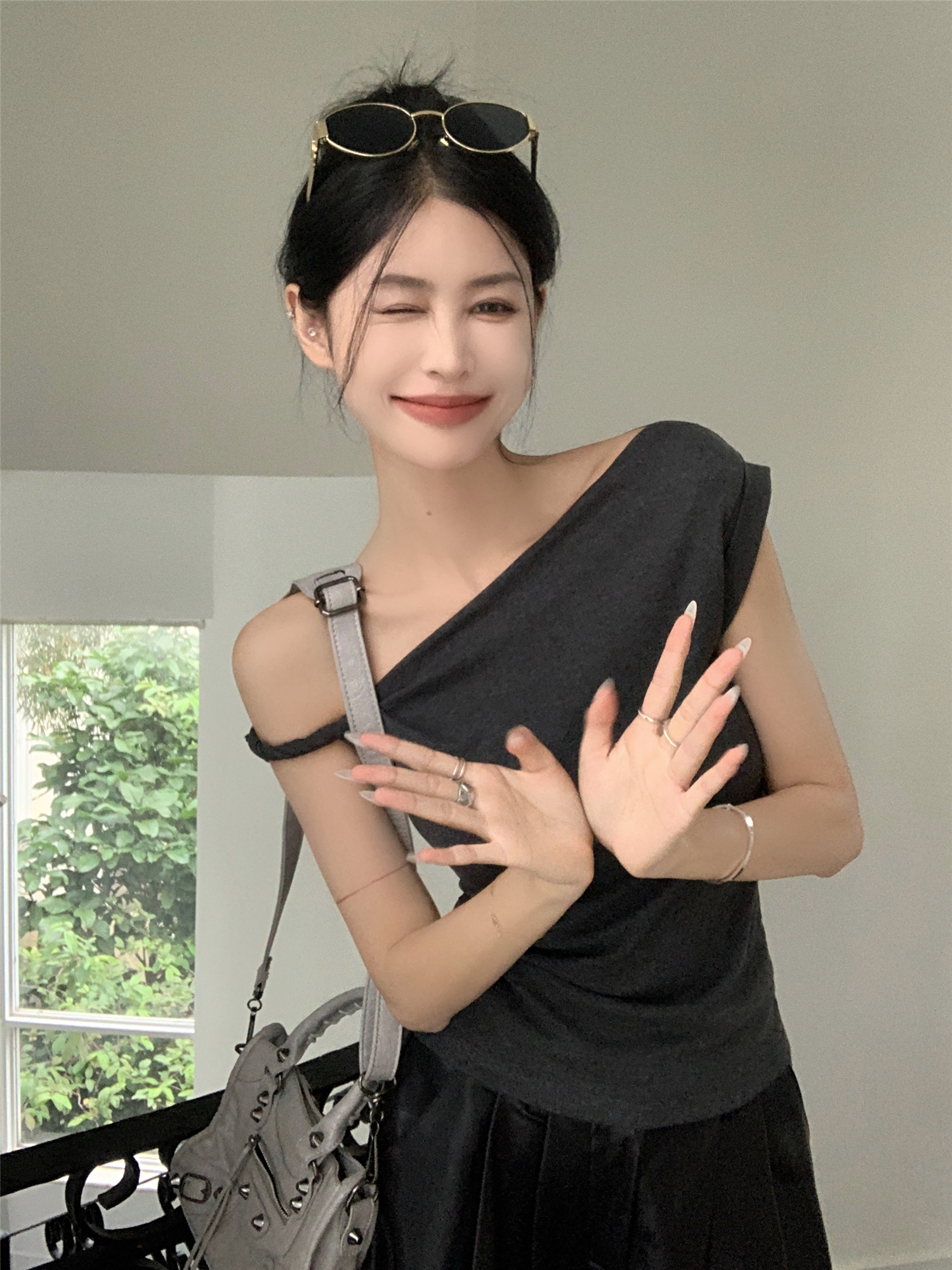 Real shot ~ hot girl irregular short-sleeved T-shirt women's summer off-shoulder design niche slim-fitting bottoming shirt top