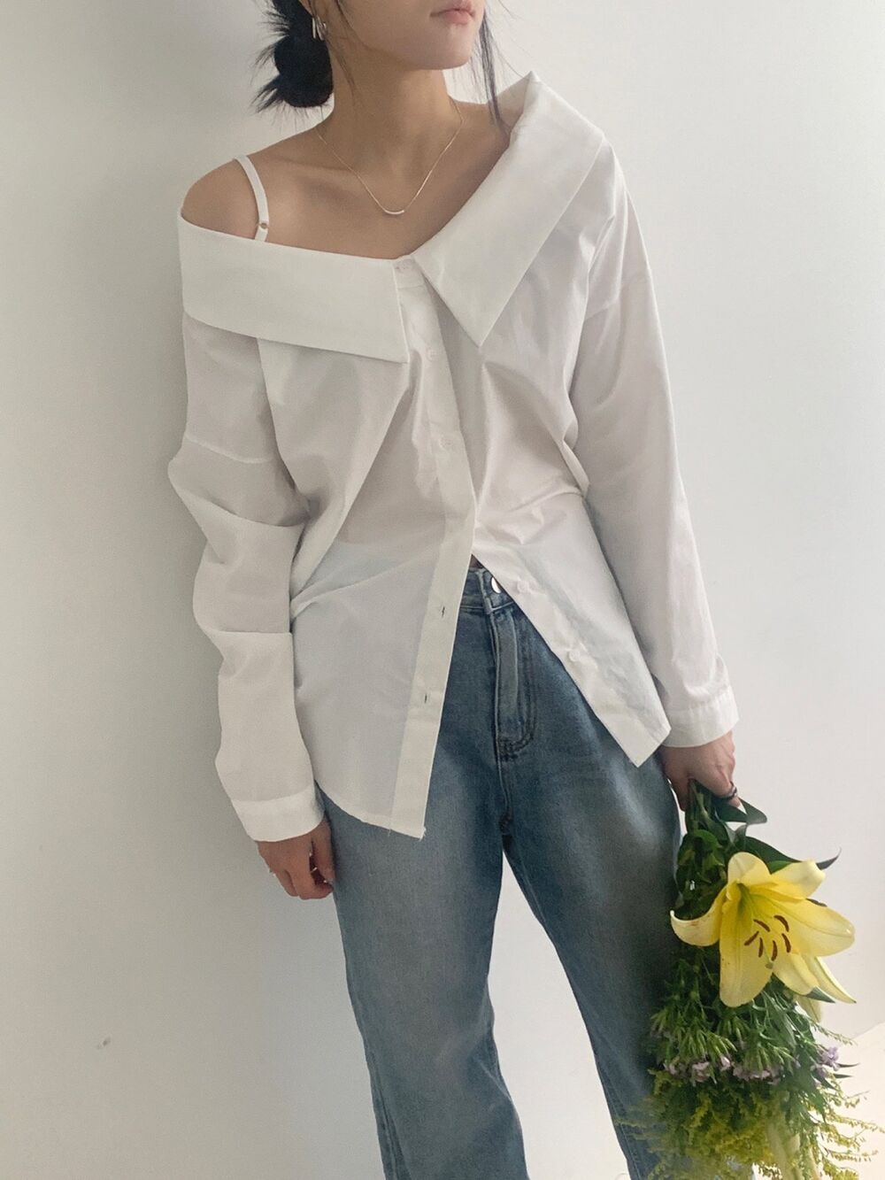 Spring Korean niche design one-line neck strap off-shoulder temperament large neckline reversible long-sleeved shirt top